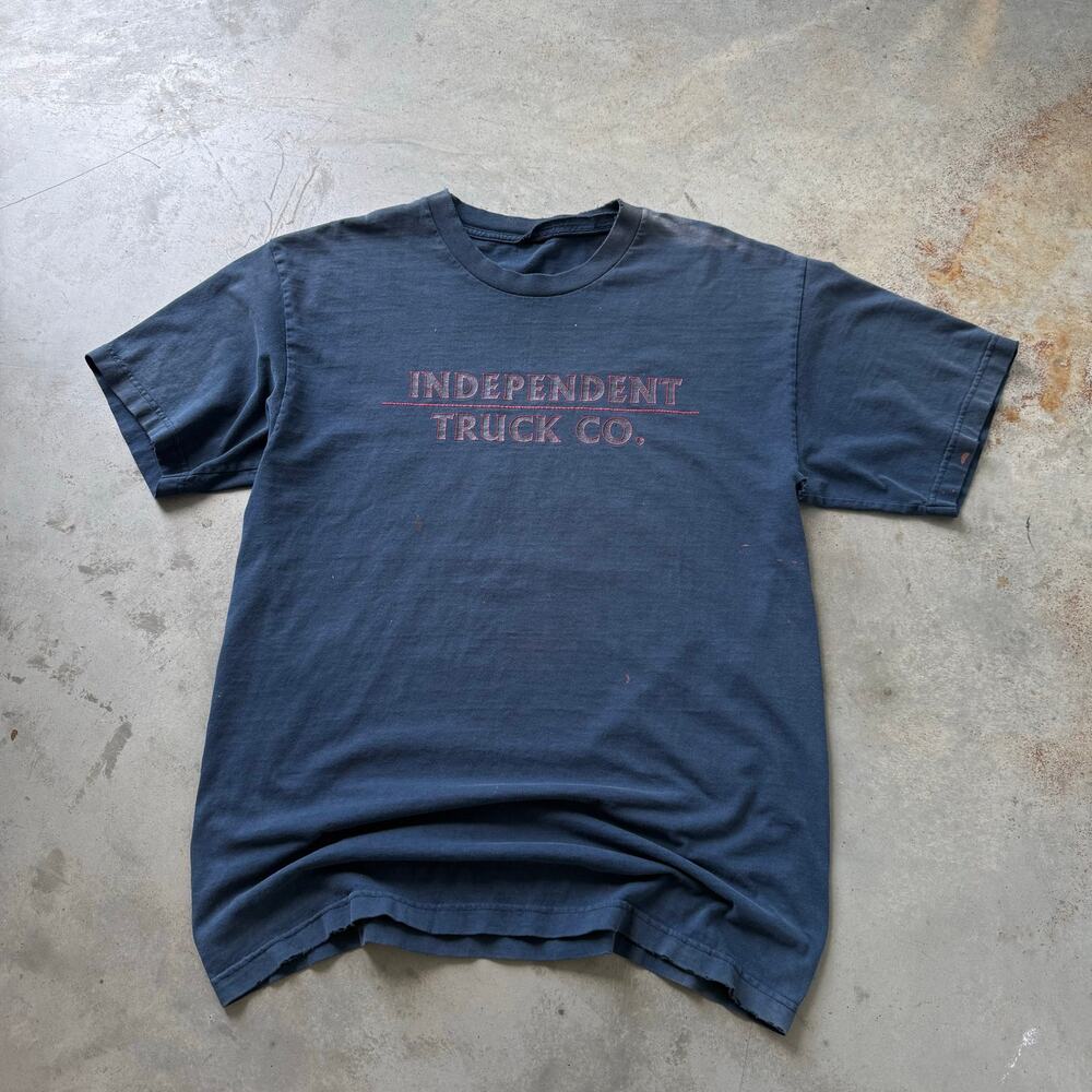Vintage Y2K Independent Trucks Skater Retro Logo Distressed T-shirt Size Large